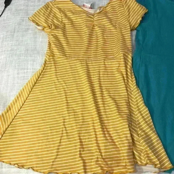 SET OF TWO GIRLS DRESSES IN YELLOW AND TEAL - Picture 2 of 6
